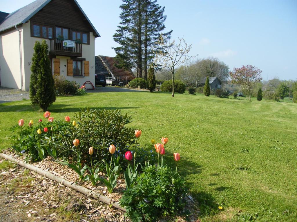 B&B / Chambre d'hôtes La Ferme de Montaigu la ferme de Montaigu - 11, route des étangs, 50450 Montaigu-les-Bois