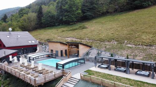 La Ferme de Rochesson, Jacuzzis privatif & Piscine commune Rochesson france