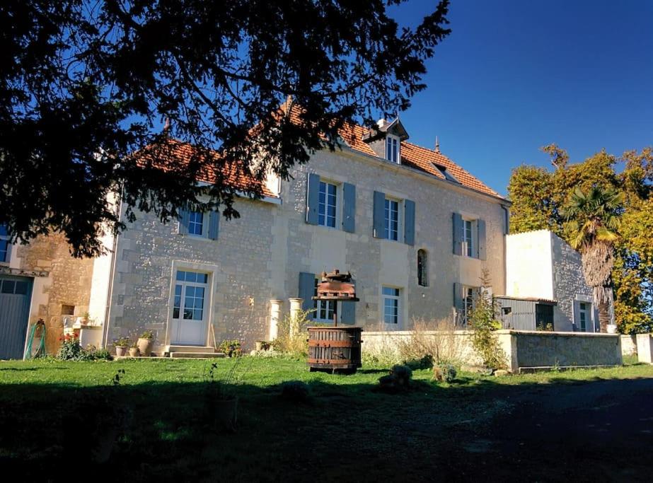 Maison de vacances La Ferme des Augustines 6 Rue d'Asnière, 17800 Belluire