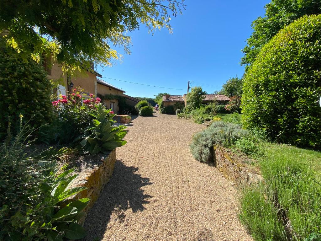 Maison de vacances La Fermette Aux Canards La Remigere, 86800 Savigny-Lévescault