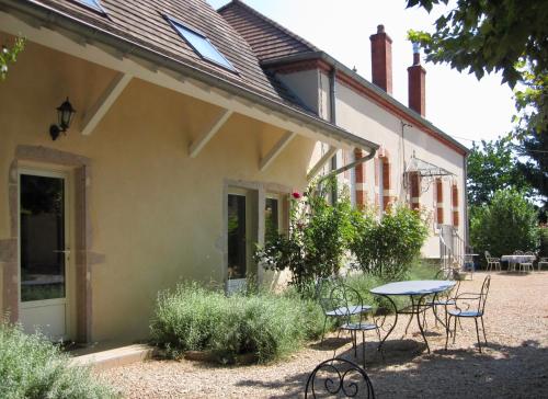 La Fontenelle - Lovely Holiday House with Swimming Pool Cuisery france