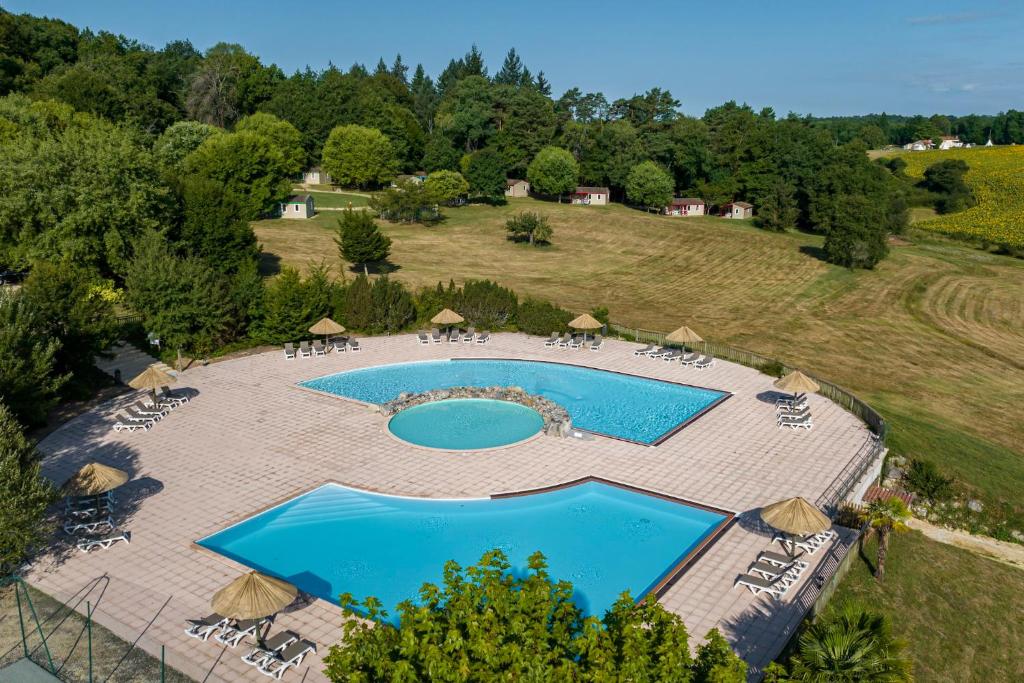 Camping La Forêt Enchantée sis le château, 24750 Cornille