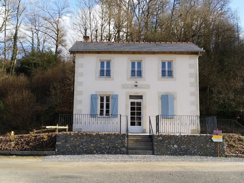 Maison de vacances La Fourmondière supérieure, maison éclusière La Fourmondière, 53240 Montflours