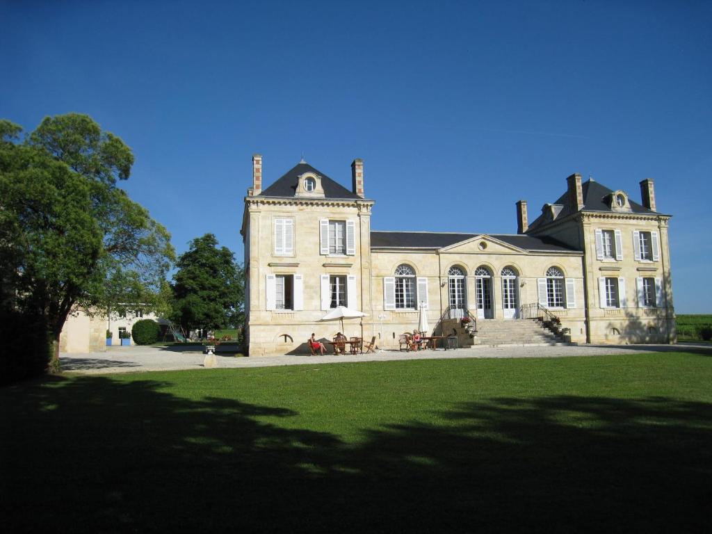 Maison de vacances La France - Gite Chateau Château La France, 1 route de Fossés Longue, 33750 Beychac-et-Caillau