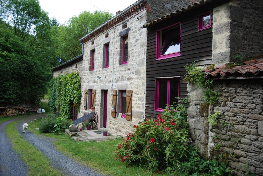 B&B / Chambre d'hôtes LA FREIRESSA LA Batisse, 63520 Saint-Jean-des-Ollières