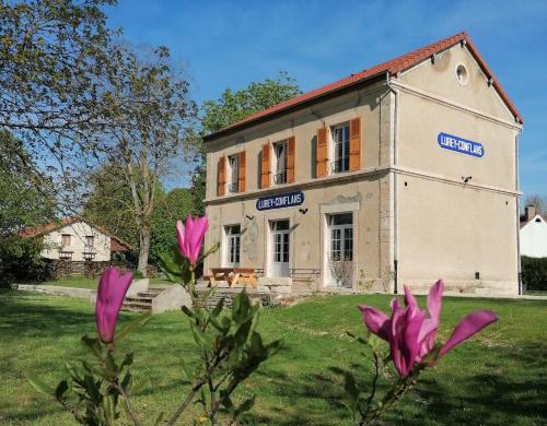 La Gare de Lurey Conflans gîte et hébergements insolites en Champagne Esclavolles-Lurey france