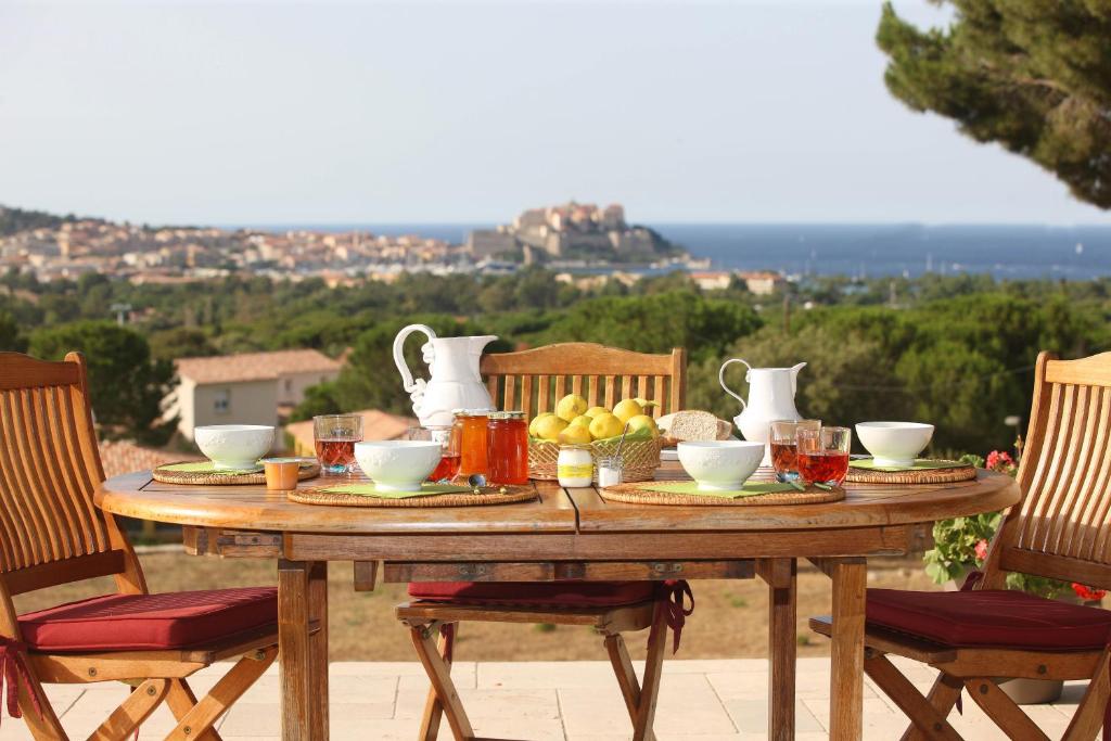 Maison d'hôtes La Ghisonaise Maison d'hôtes route de pietramaggiore, 20260 Calvi