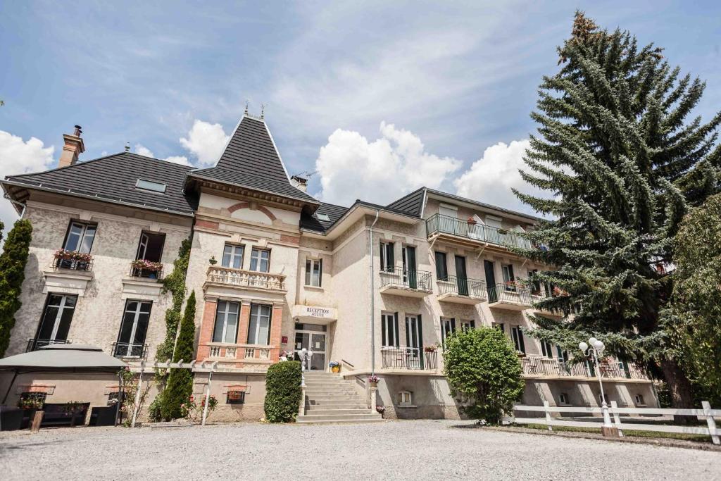 Hôtel La Grande Eperviere 18 Av Des Trois Freres Arnaud, 04400 Barcelonnette