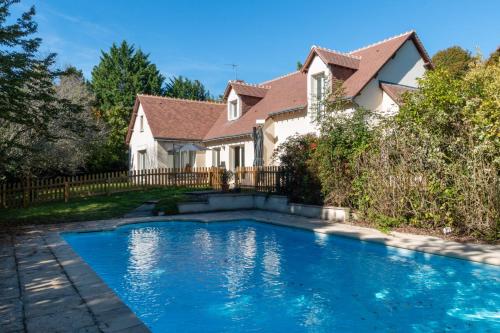 La grande maison dans la prairie Coulanges france