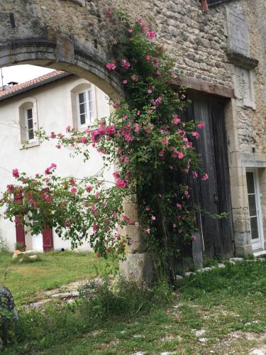 B&B / Chambre d'hôtes La Grange aux dames 3 Rue de l'Abbaye Geville