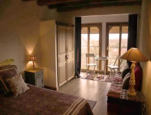B&B / Chambre d'hôtes La Grange aux Loirs B&B 2 bis rue de L'Ecole Courtioux