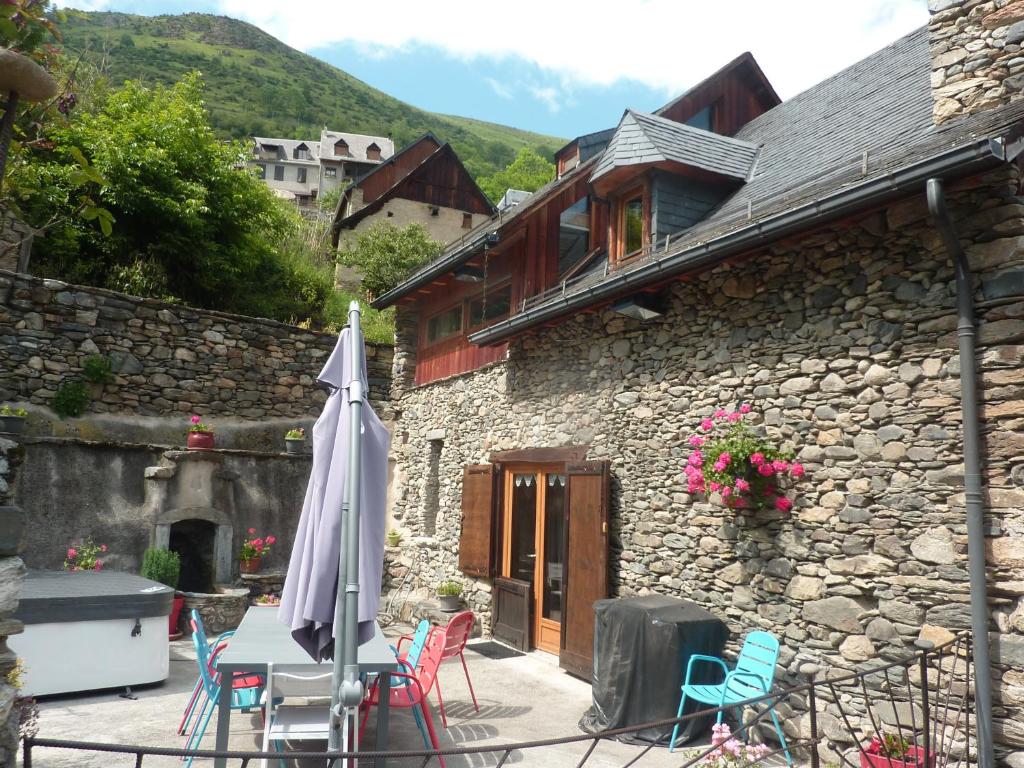 Maison de vacances la grange avec spa Bas du Village, 31110 Saint-Aventin