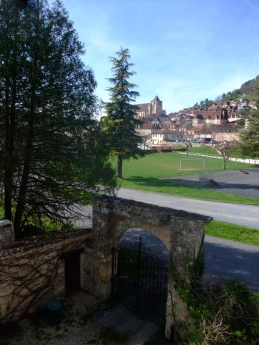 LA GRANGE DES PÈRES - SÉJOURNEZ DANS UNE AUTHENTIQUE CHARTREUSE DU XVIIIème SIECLE Saint-Cyprien france