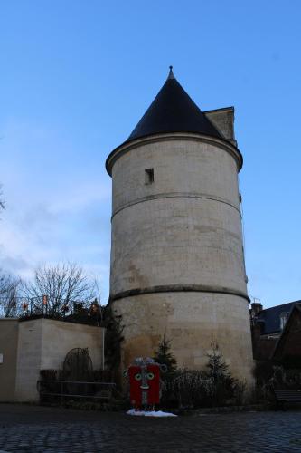 La Halte de la tour des Conti Méru france