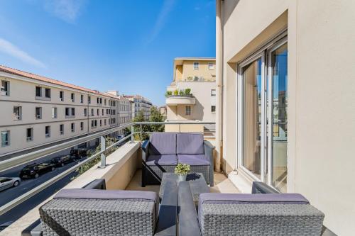 La Joliette; Duplex 2 chambres, PARKING INCLUS+ Terrasse+ ascenseur Marseille france