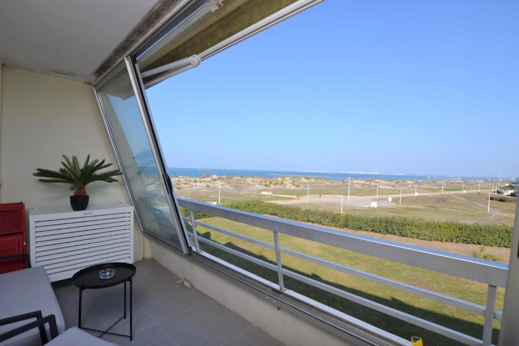 Appartement LA LAGUNE pieds dans l'eau 219 route des marines, 30240 Le Grau-du-Roi