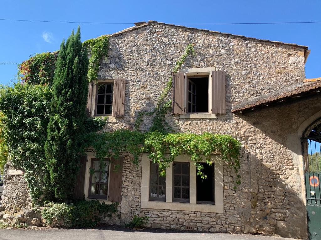 B&B / Chambre d'hôtes La Magnanerie de Dions 12 Rue du Grès, 30190 Dions