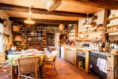 La Maison aux Volets Bleus Saint-Andéol-de-Vals france