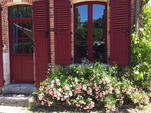 Maisons de vacances La Maison aux Volets Rouges 94 rue de l'Impératrice Joséphine, 41210 La Ferté-Beauharnais