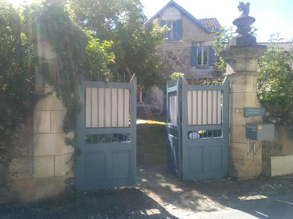 Séjour chez l'habitant La Maison Bleue Le Bourg La Gonterie Boulouneix, 24310 Brantôme