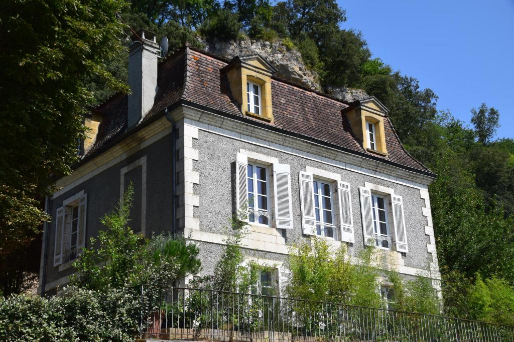 Séjour chez l'habitant La Maison Carrée - Villa de charme - Clim & Piscine chauffée 48 Avenue de la Prehistoire, 24620 Les Eyzies-de-Tayac-Sireuil