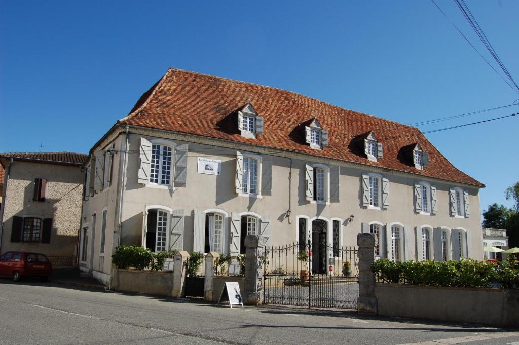 Hôtel La Maison d'Antan 1 Place de la République, 64410 Arzacq-Arraziguet