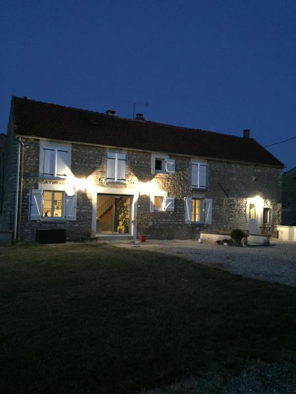 Maison de vacances La maison de Lucien, gîte au cœur du vignoble Chablisien 10 Rue de la Fontaine, 89800 Préhy