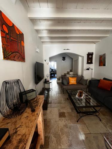 La maison de Marie, maison de ville 4 personnes, option chambre patio 2 pers supp Aigues-Mortes france