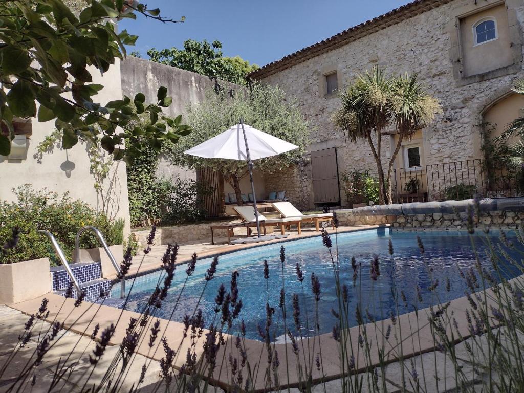 Maison d'hôtes La Maison Des Autres, piscine chauffée, chambres d'hôtes proches Uzès, Nîmes, Pont du Gard 23 Rue Marquis de Baroncelli, 30190 Saint-Géniès-de-Malgoirès