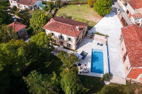 La Maison du Bonheur - Grande Piscine & Terrasse Brens france