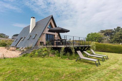 La Maison en A, face à l'île de Bréhat Ploubazlanec france