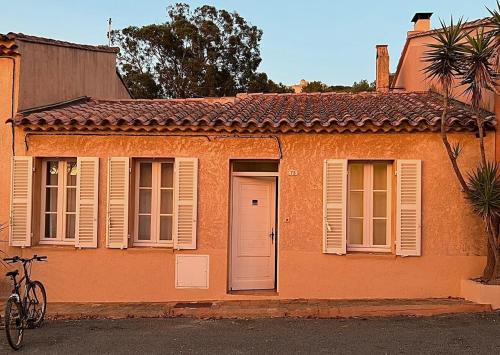 La Maison et son adorable jardin clos Porquerolles france