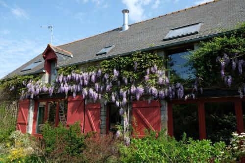 Maison d'hôtes La Maison Jaune à la Janaie N°28, Lieu-dit La Janaie Parigné