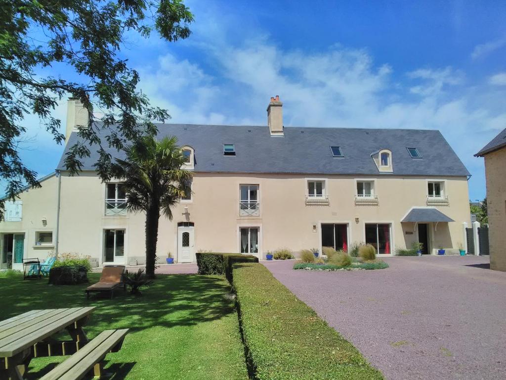 B&B / Chambre d'hôtes La Maison Periot Impasse du Haras, 14710 Trévières