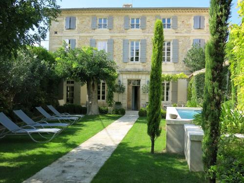 B&B / Chambre d'hôtes La Maison Saint Jean 1 Rue Mont Saint-Jean Boulbon