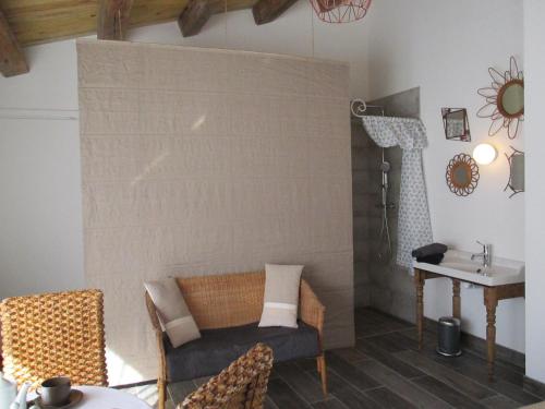 B&B / Chambre d'hôtes La Maison Salée 29 bis rue Jacques Moreau LʼAiguillon-sur-Mer