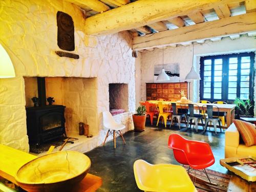 B&B / Chambre d'hôtes la maison sous le château 46 rue du village Montségur
