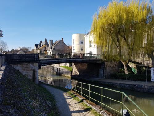 Appartement La maison Virginie log 1 à 2 pers hyper centre climatisation parking linge wifi proximité lac canal piscine 7 Boulevard des Belles Manières Montargis