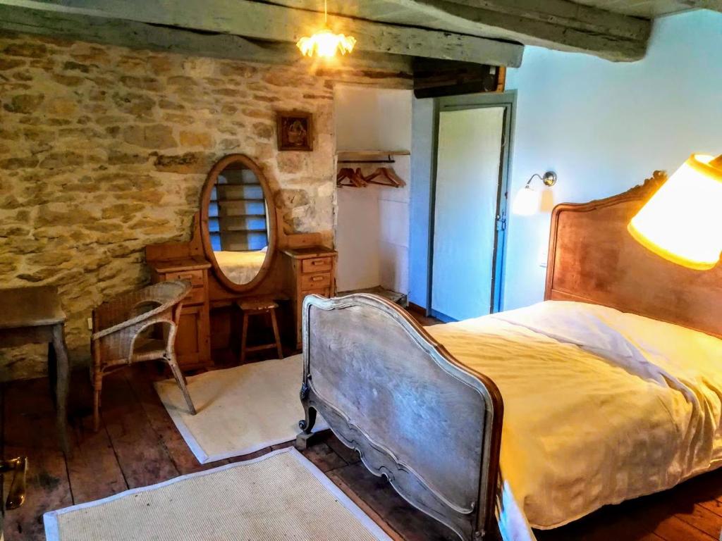 B&B / Chambre d'hôtes La Maïsou-Pastel et Fleur Sérignac, 46700 Sérignac