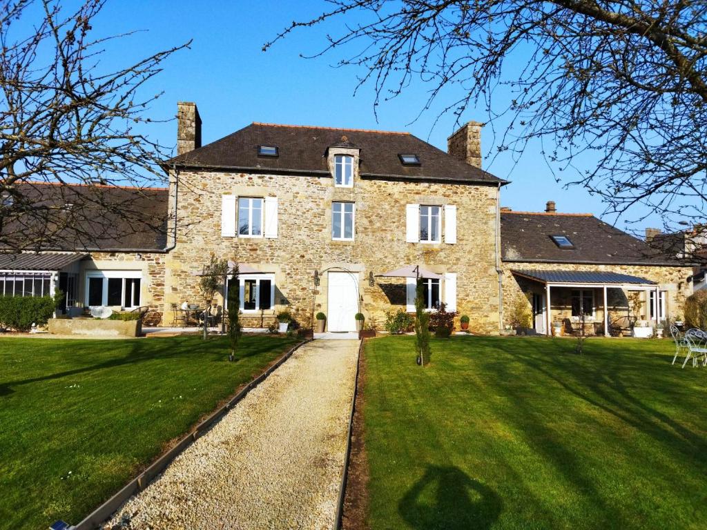 Maison d'hôtes La Ménardière Serenitatis chambre d'hôtes petit déjeuner compris 1&3 Rue de l'Arguenon, 22130 Corseul