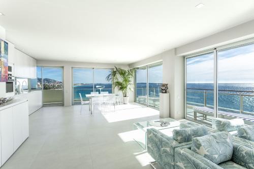 Appartement LA MER Breathtaking sea view luxurious design apartment 1 Avenue Francis Tonner Cannes