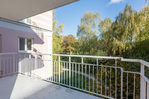 La Nuit en Rose - 3 chambres - Balcon LʼHay-les-Roses france