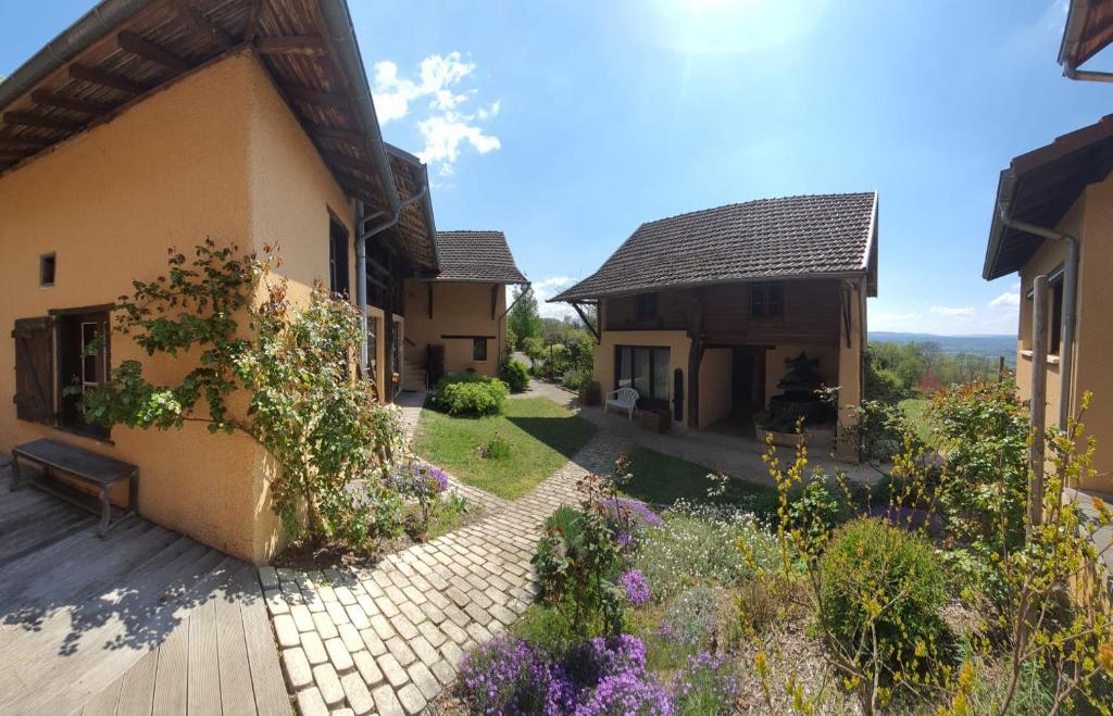 B&B / Chambre d'hôtes La Parenthèse 90 Chemin De Petozan, 73240 Saint-Genix-sur-Guiers