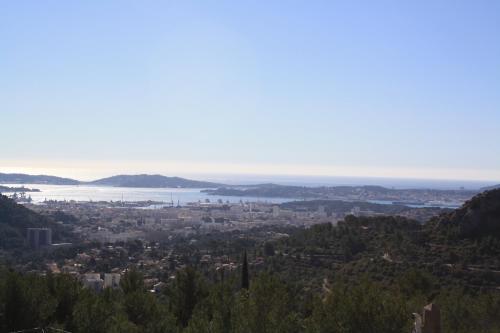 B&B / Chambre d'hôtes LA PARENTHESE AMOUREUSE 672 CARRAIRE DU COLLET DE SAINT PIERRE Toulon