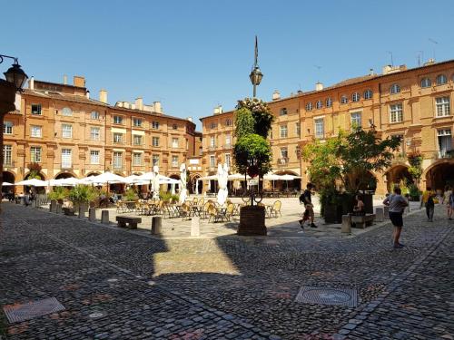 Appartement La parenthèse gourmande avec clim et parking 1 er étage 8 rue du greffe Montauban