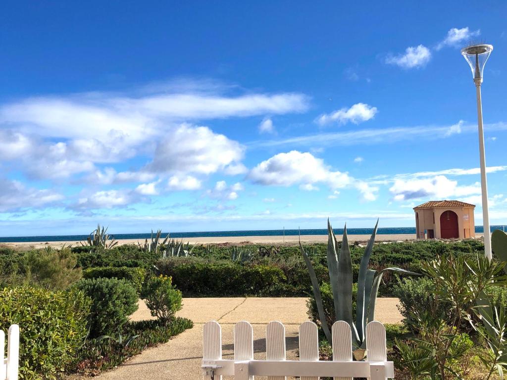 Maison de vacances LA PERLE VUE MER PIEDS DANS L'EAU CLIM WIFI 146 résidence les maisons de la mer 2. 11370 Port Leucate, 11370 Port Leucate