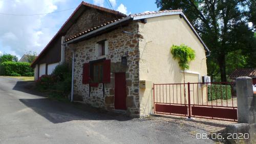 la petite fontaine Écuras france