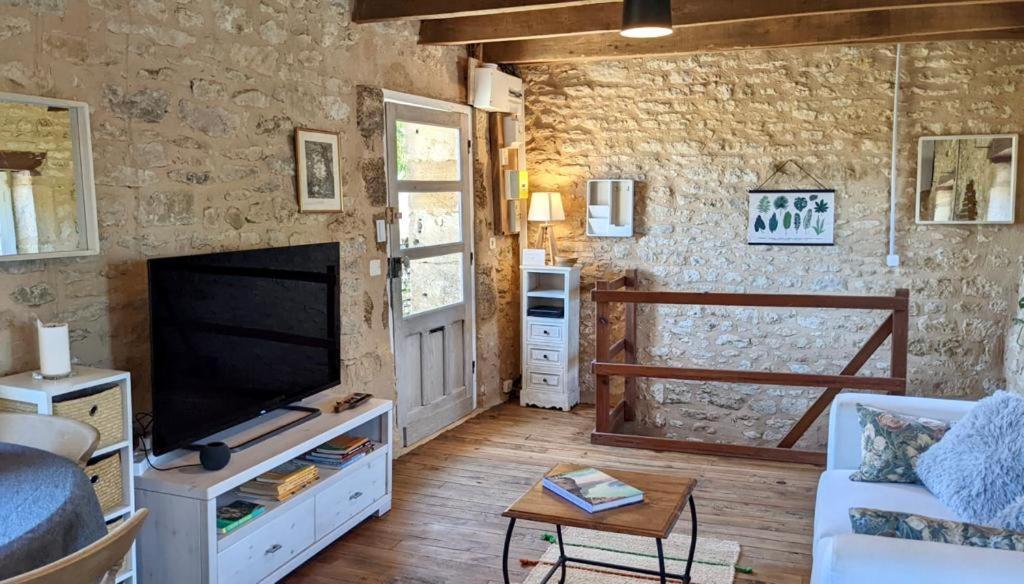 Maison de vacances La Petite Maison 6 Rue du Camp de César, 24620 Sireuil