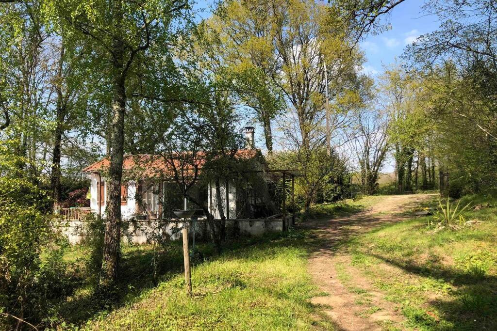 Maison de vacances La Petite Maison au bord de l’étang La Gueranchie, 16150 Chirac