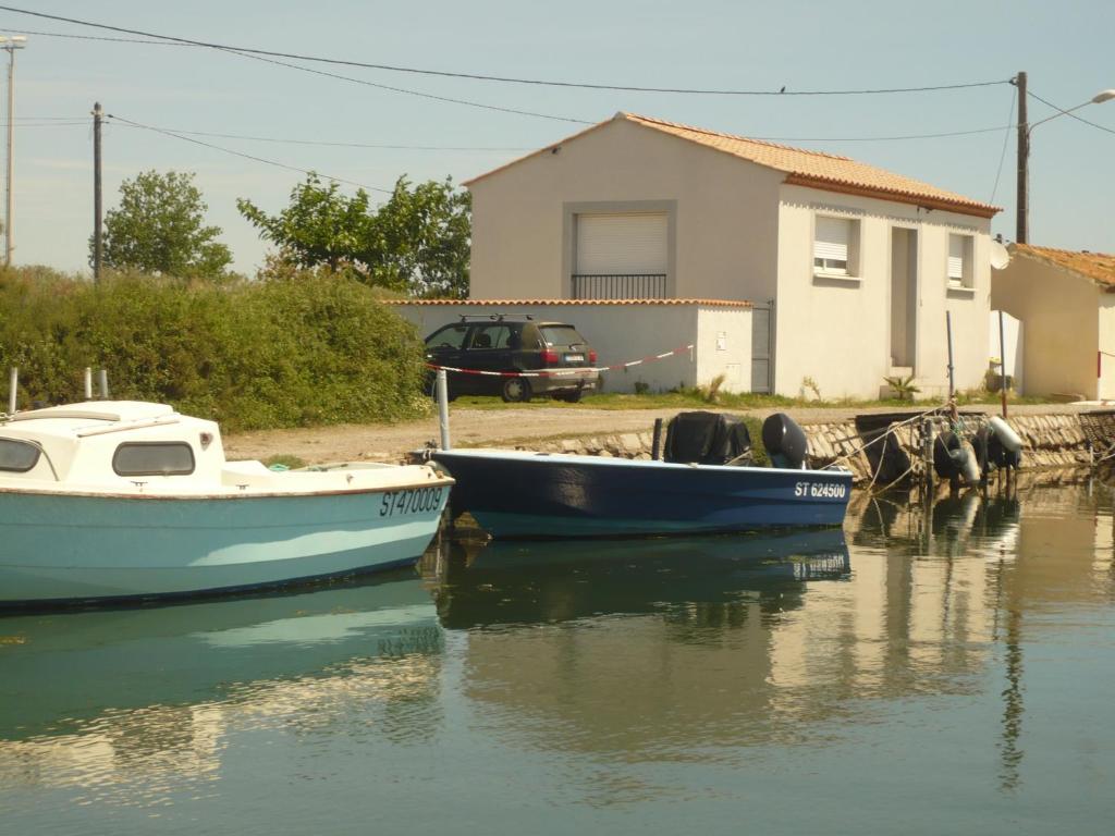 Villa La petite maison au bord du canal T2 - 3étoiles - 1 bis quai du Pavois La Peyrade, 34110 Frontignan